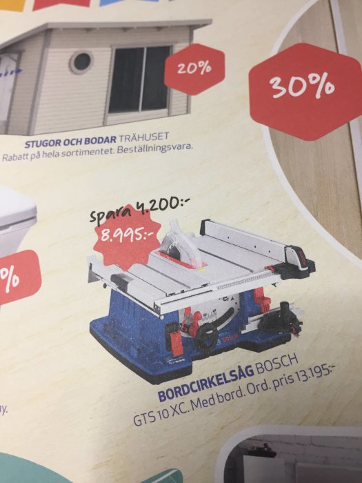 Bordcirkelsåg Bosch GTS 10 XC och erbjudandepris på 8.995 kr, med en besparing på 4.200 kr.