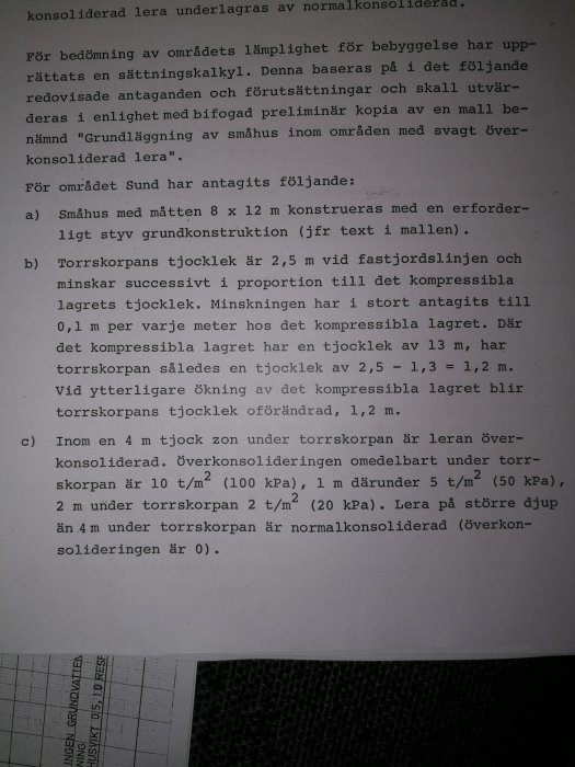 Sidor ur dokumentation med teknisk text och diagram som visar kompressibla lager och grundläggningsdata för ett byggprojekt.