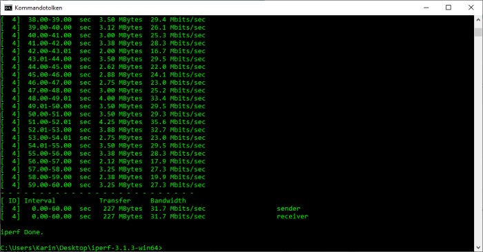 Skärmdump av en iperf-nätverkstestresultat i kommandotolken på en dator.