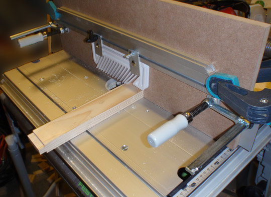 router-table-with-wa-featherboard-from-festool.jpg