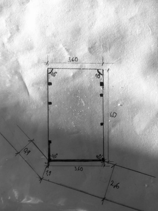 Skiss av carport i svartvitt med måttangivelser, visar ändring av stolplacering från 260cm till 320cm.