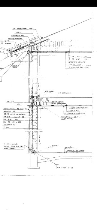 Detaljerad arkitektonisk ritning av en byggkonstruktion med måttsättning och materialangivelser.