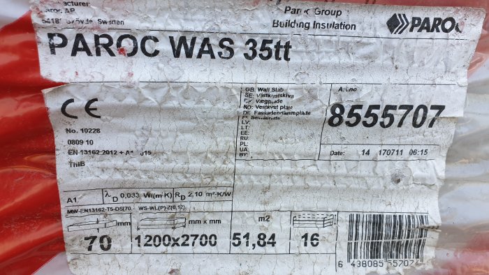 Etikett på en PAROC WAS 35tt klimatskiva med produktinformation, dimensioner och isoleringsvärden på svenska och andra språk.