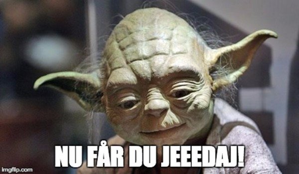 Close-up av Yoda actionfigur med texten "NU FÅR DU JEEEDAJ!" som meme.