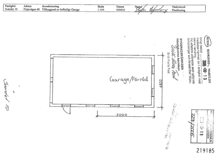 Ritning av garageförändring, mått 700x680 cm, med förslag på utrymmesändring för lyssning/samlingsområde.