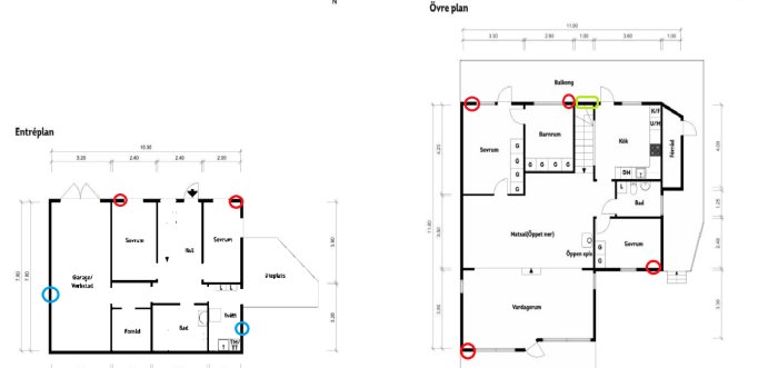 Ritning av hus med markerade föreslagna platser för friskluftsventiler (röda ringar) och frånluftsfläktar (blåa ringar).