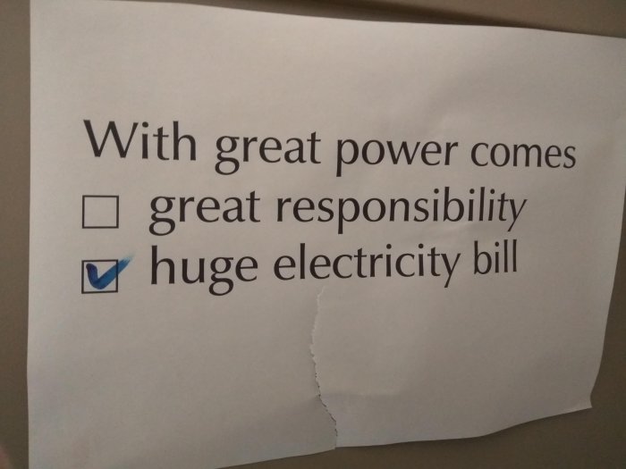 Humoristiskt papper med texten "With great power comes great responsibility" och "huge electricity bill" ikryssat.