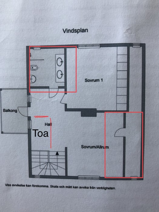 Planritning med markerad skiss för föreslagen placering av badrum på vindsvåning.