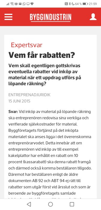 Skärmdump av en forumtråd som diskuterar entreprenadjuridik och vem som ska gottskriva eventuella rabatter.