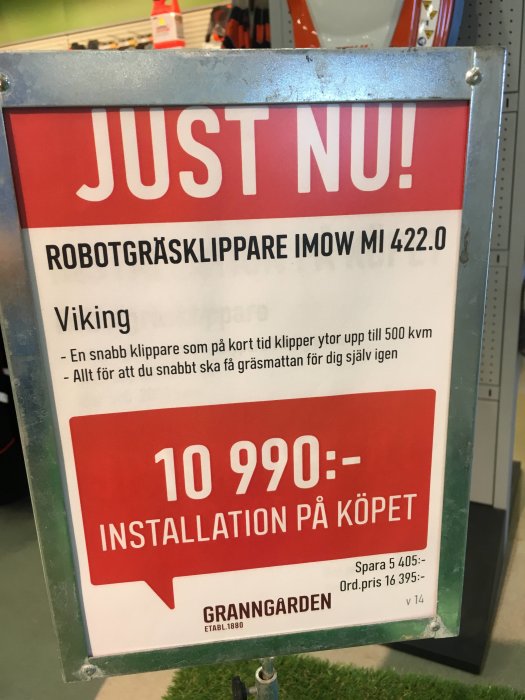 Skylt för erbjudande om robotgräsklippare iMow MI 422.0 för 10 990 kr med installation på köpet.