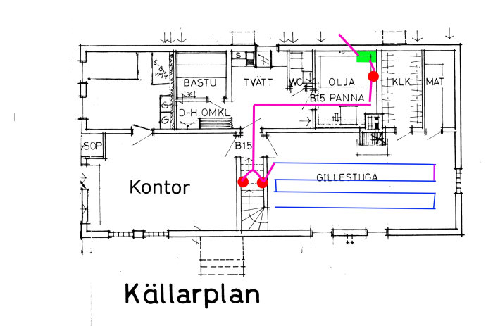 Ritning av källarplan på 105 kvm med markerade rum som kontor, bastu och gillestuga.