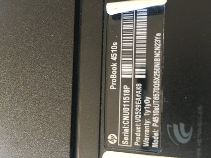 Tillklippt bild av etikett på HP ProBook 450 G5 med serienummer och produktinformation.