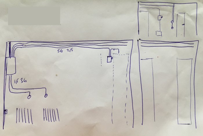 Handritad skiss av elektrisk kabeldragning med matning, strömbrytare och uttag på tre väggar.