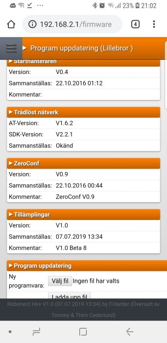 Skärmdump av firmware-uppdateringsgränssnitt på en enhets webbsida med versioner och tidsstämplar.