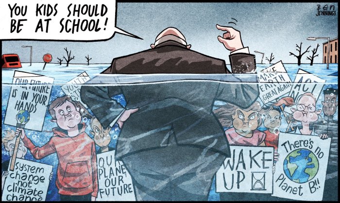 Satirisk teckning med skolbarn som håller upp klimatprotestskyltar, en vuxen gestikulerar att de borde vara i skolan.