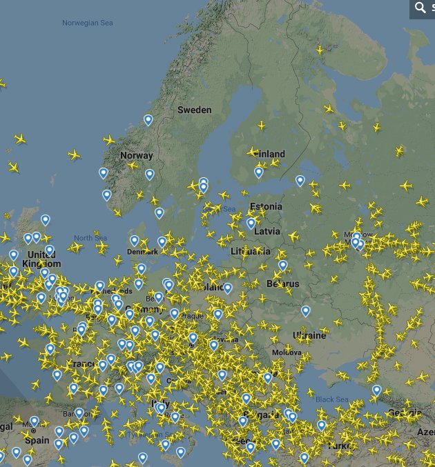 Bild av flygtrafikkarta över Europa med många flygplansikoner som illustrerar behovet av flygskatt.