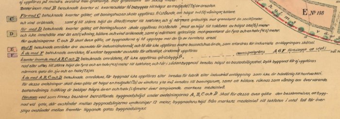 Gammalt dokument med text och markeringar om byggregler från 1919, inklusive avståndskrav och fastighetsgränser.