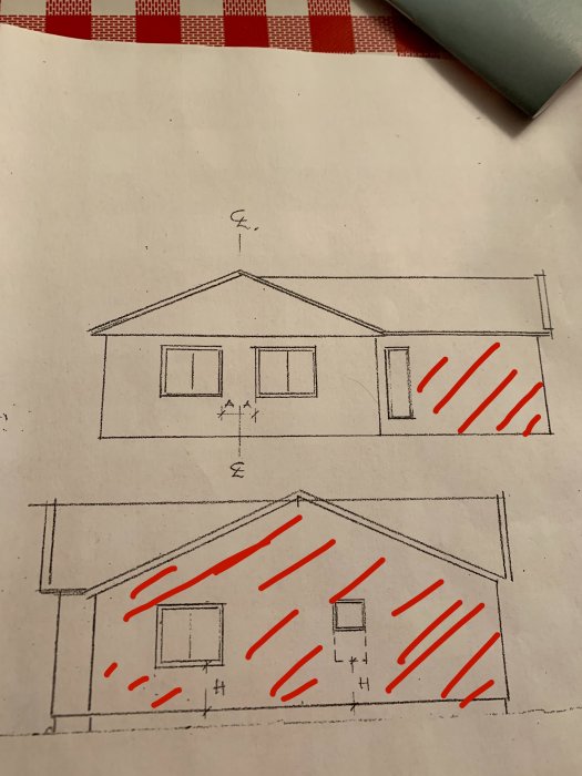 Ritning av husfasad med rödmarkeringar på de delar som behöver renoveras.