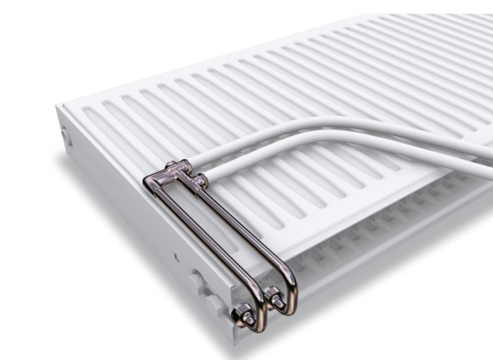 Vit panelradiator med flexkoppel anpassad för både 1- och 2-rörssystem.