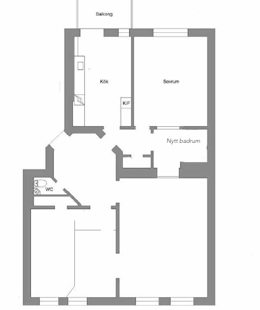 Ritning av en lägenhetsplan med rumsmarkeringar, föreslagen plats för fönster ovanför dörr.