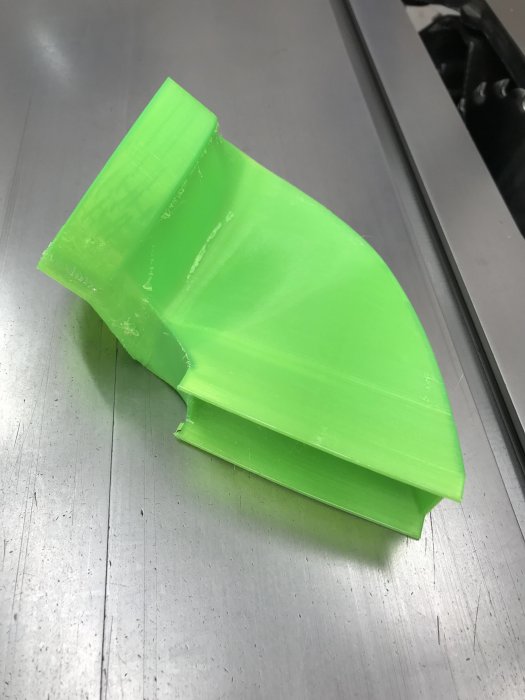 Neongrön plastadapter för 100mm slang tillverkad för användning i hembyggd spånstos.