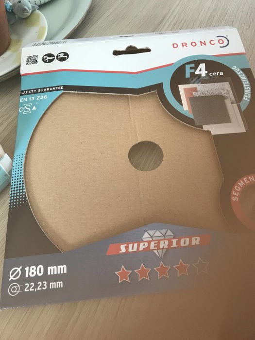 Förpackning av DRONCO F4 cera diamantskiva med storlek 180 mm diameter och 22,23 mm håldiameter.