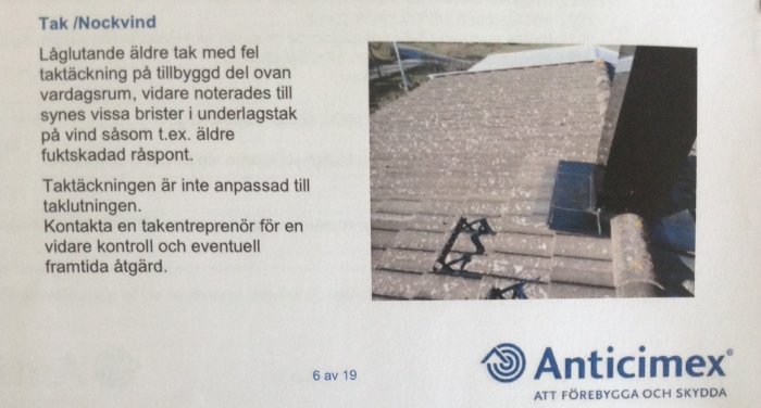 Fotografi av ett tak med betongplattor och dokumentation från besiktningsprotokoll med anmärkningar.