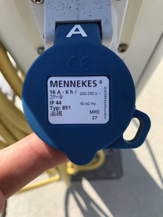 MENNEKES elektrisk uttagsadapter 16A 6h 200-250V för båtbrygga.