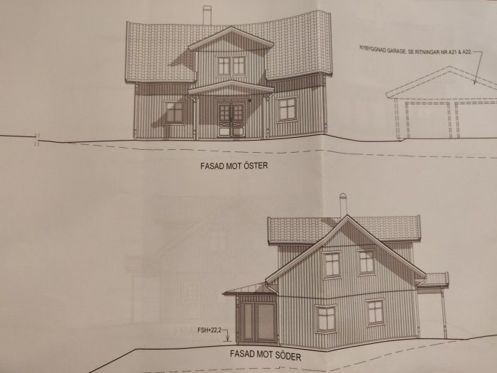 Arkitektritningar av husfasader mot öster och söder samt separat garage, inlämnade för bygglov.