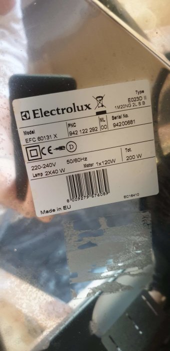 Etikett på en Electrolux fläkt med modellnummer EFC60131X och specifikationer för byte vid köksrenovering.