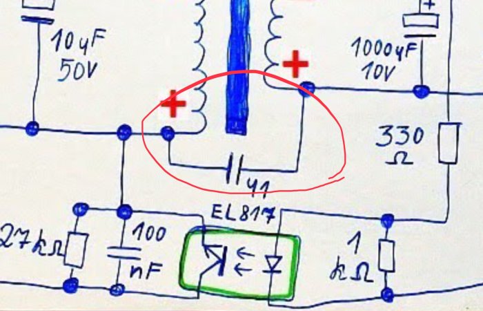 Elektriskt schema med inringad kondensator, anslutningar och komponentbeteckningar.