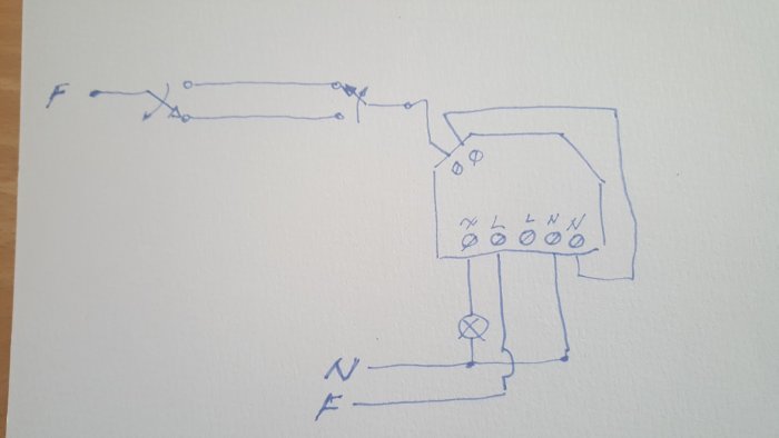 Handritad skiss av elektrisk installation med ledningar och kopplingsschema.
