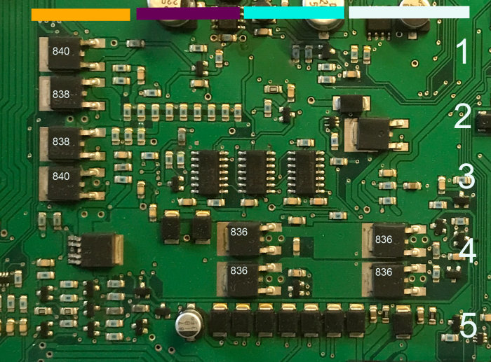 Kretskort med komponenter numrerade 836, 838, 840, indikerande test av effektransistorer.
