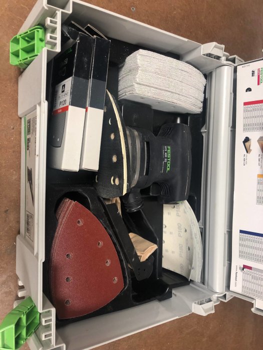 Festool DTS 400 EQ-Plus slipmaskin, nyligen bytt slipplatta och slippapper i olika grovlekar i en systainer.