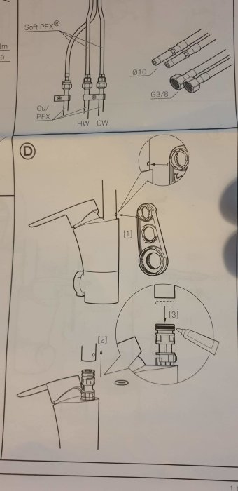 Instruktionsskiss för installation av PEX-rör med markerad stödkloss och inzoomad detalj för anslutningar.