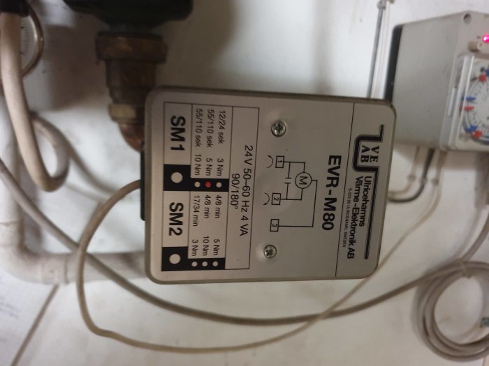 Shuntmotor av typen Värmekretssystem EVR-M80 med tekniska specifikationer på etiketten.