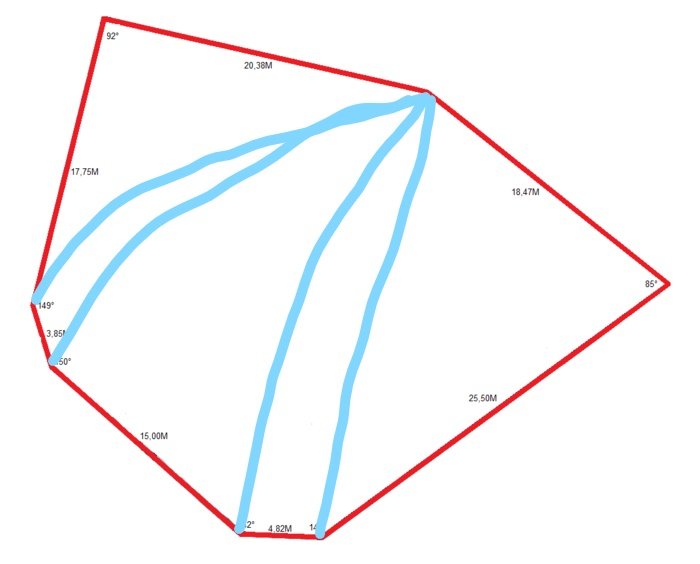 Diagram över en pentagon uppdelad i fem trianglar med angivna mått och vinklar för beräkning av area.