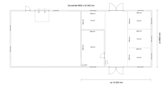 Arkitektonisk planritning av en byggnad med måttangivelser och rumstorlekar.