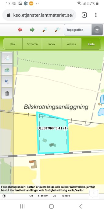 Karta som visar en fastighet markerad i blått, angränsande till en area märkt 'bilskrotningsanläggning'.