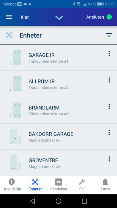 Skärmdump av en smart enhetsapplikation som visar lista med hemautomationssystemkomponenter, inklusive IR-sensorer och magnetkontakter.