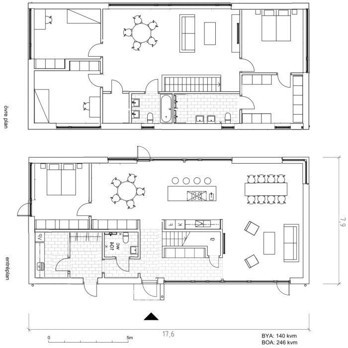 Arkitektritning av två våningsplan för ett bostadshus med kök, vardagsrum och detaljerad byggyta.