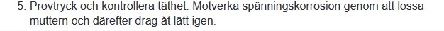 Skärmdump av en monteringsinstruktion om att provtrycka och kontrollera täthet för att motverka spänningskorrosion.