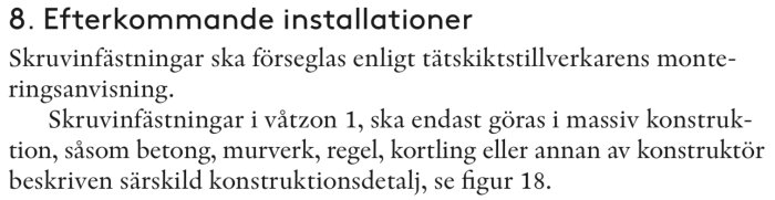 Textutdrag från byggregler som beskriver hur skruvinfästningar ska utföras i våtzon 1 med fokus på massiva konstruktioner.