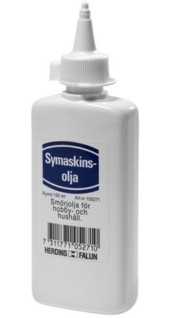 Flaska med symaskinsolja avsedd för hobby- och hushållsbruk.