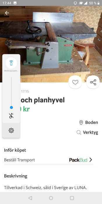 Begagnad stationär grönmålad INCA planhyvel i en verkstad, med träplankor i bakgrunden.