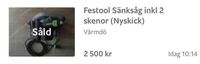 Festool dyksåg i nyskick med kablar och tillbehör på ett golv, märkt med "Såld" i Värmdö.