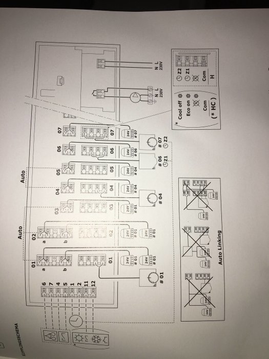 Elritning med säkringsschema och symboler för elinstallation i fordon, orienterad åt fel håll.