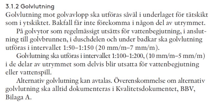 Textavsnitt som beskriver riktlinjer för golvlutning i ett badrum enligt BKR, med specifikationer för lutningsintervall.