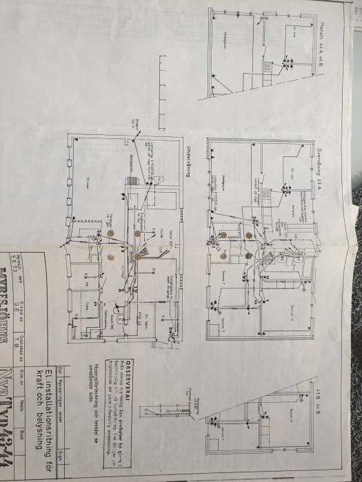 Arkitektritningar över en bostad med dimensioner och detaljer, liggande orientering.