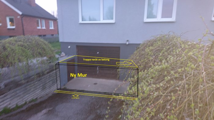 Luonnos autotallin edustasta, jossa näkyy uusi muurisuunnitelma ja betonirappuset, joita peittää pensas sekä maininta salaojaputkesta.